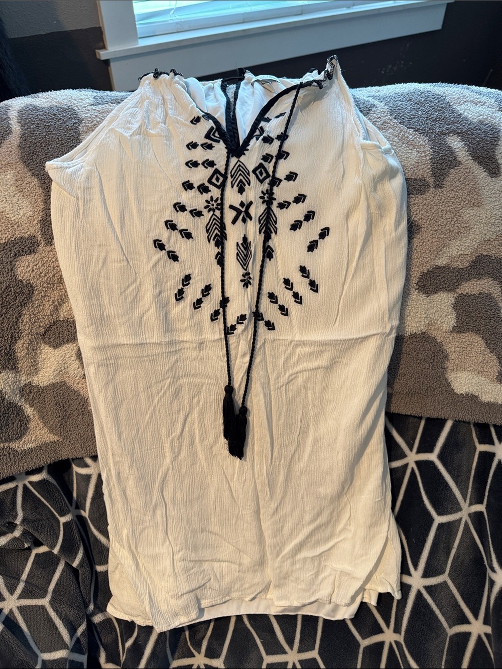 Women’s White Sleeveless Embroidered Boho Top or dress